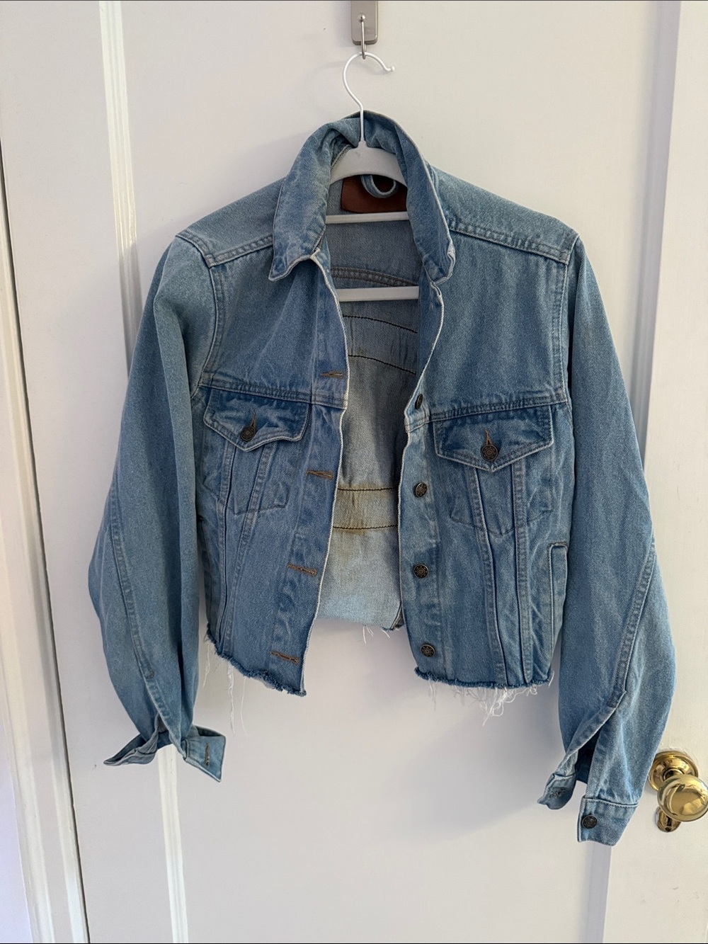 Cropped Light Blue Denim Jacket with Distressed Hem